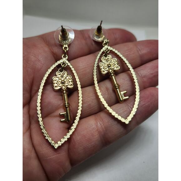 2.5” “CN” Made In China Gold Tone Skeleton Key Stud dangle Earrings - Picture 6 of 6